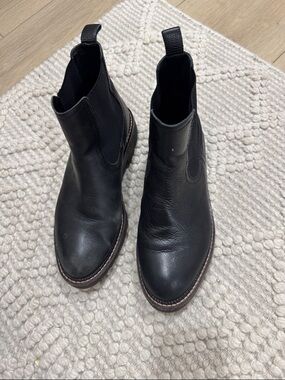 Caslon Black Leather Chelsea Boot with Lug Sole